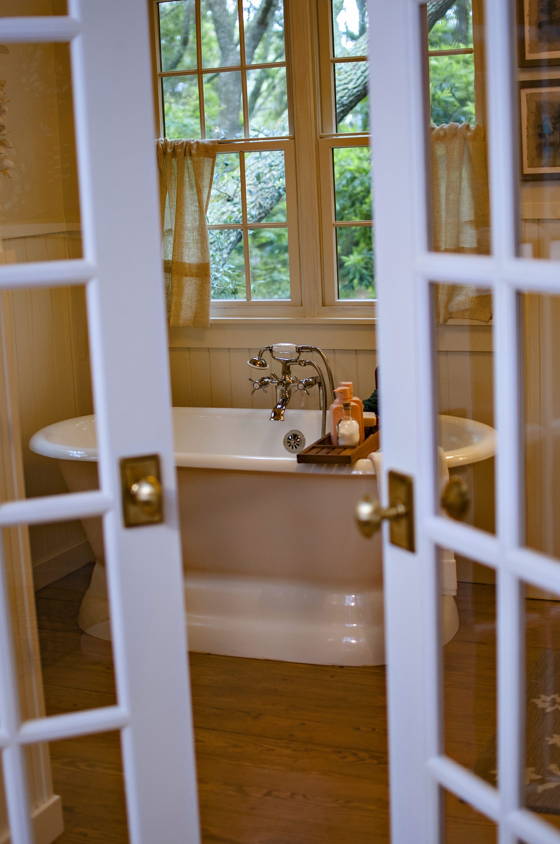 Soaking tub through French doors